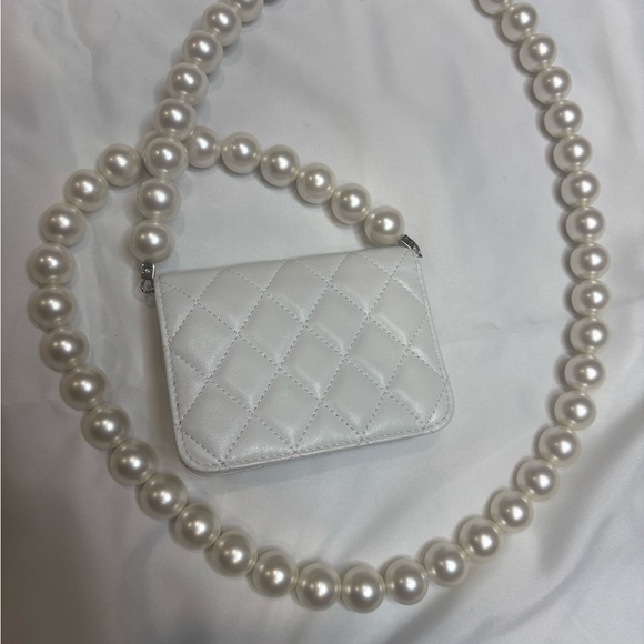 CHANEL MAXI PEARLS Clutch With Chain Bag - Picture 8 of 13